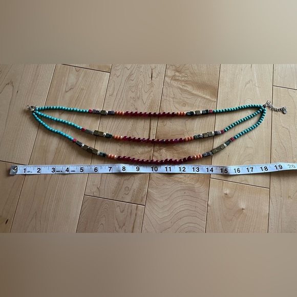 Triple-strand semiprecious stone statement necklace turquoise pink - Picture 9 of 9